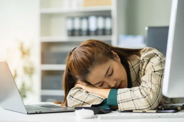 Why Do I Feel Tired All the Time? Common Causes and Natural Tips